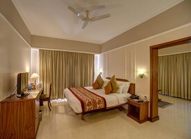 Premium bedding, in-room safe, desk, blackout drapes