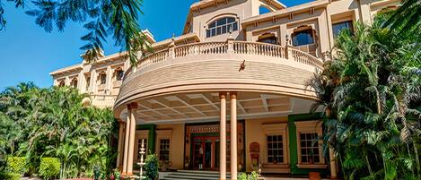 Fachada de la propiedad