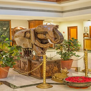 Interior entrance - Renest Shraddha Inn - Shirdi (Rahata)