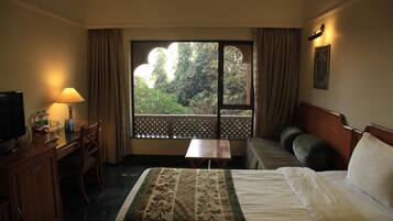 Premium bedding, in-room safe, desk, blackout curtains