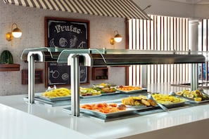 Petit déjeuner buffet compris