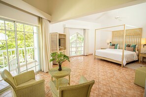 Junior Suite | Free minibar, in-room safe, free cribs/infant beds, bed sheets