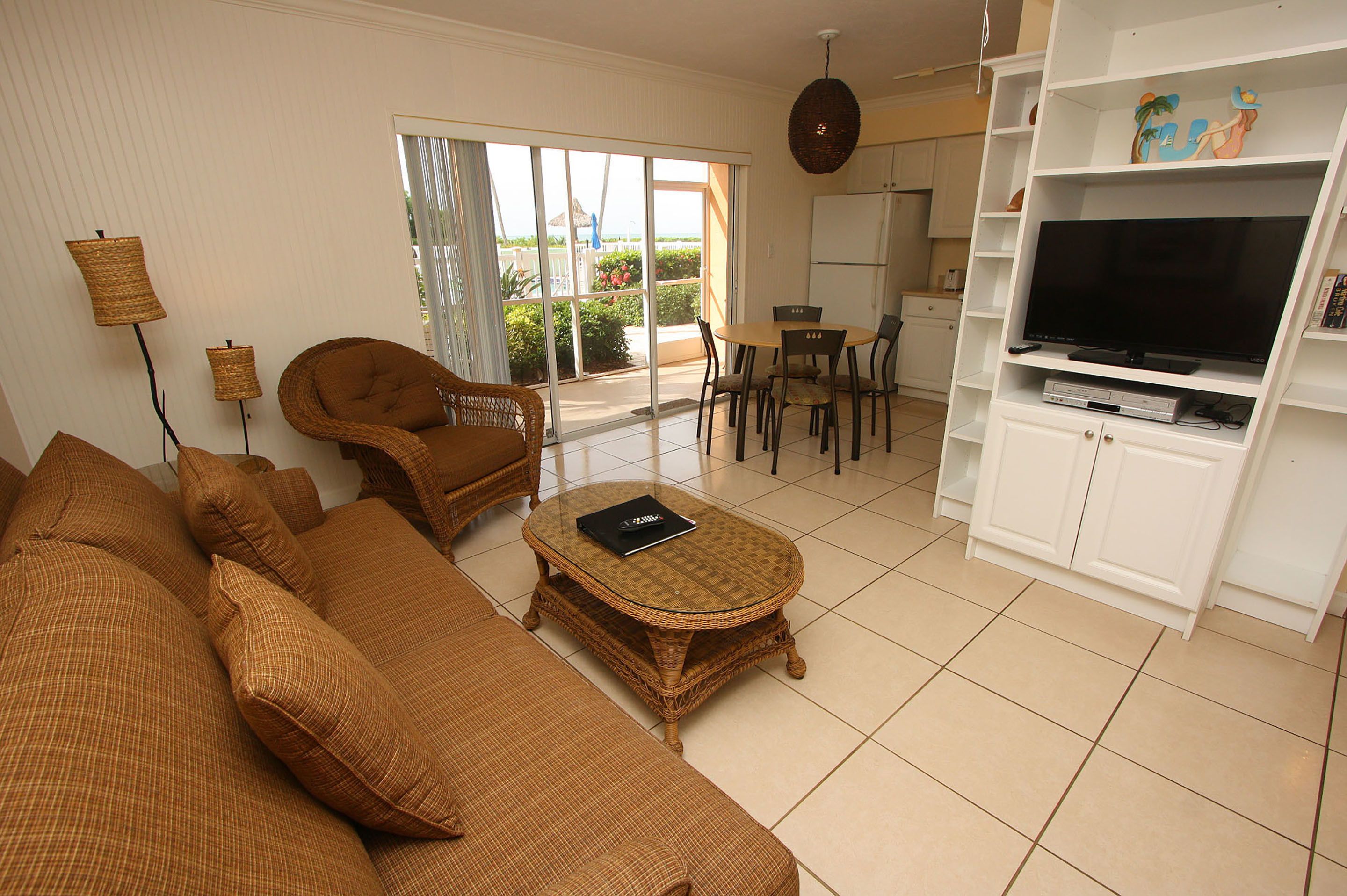 Suite, 2 Bedrooms | Living room | DVD player