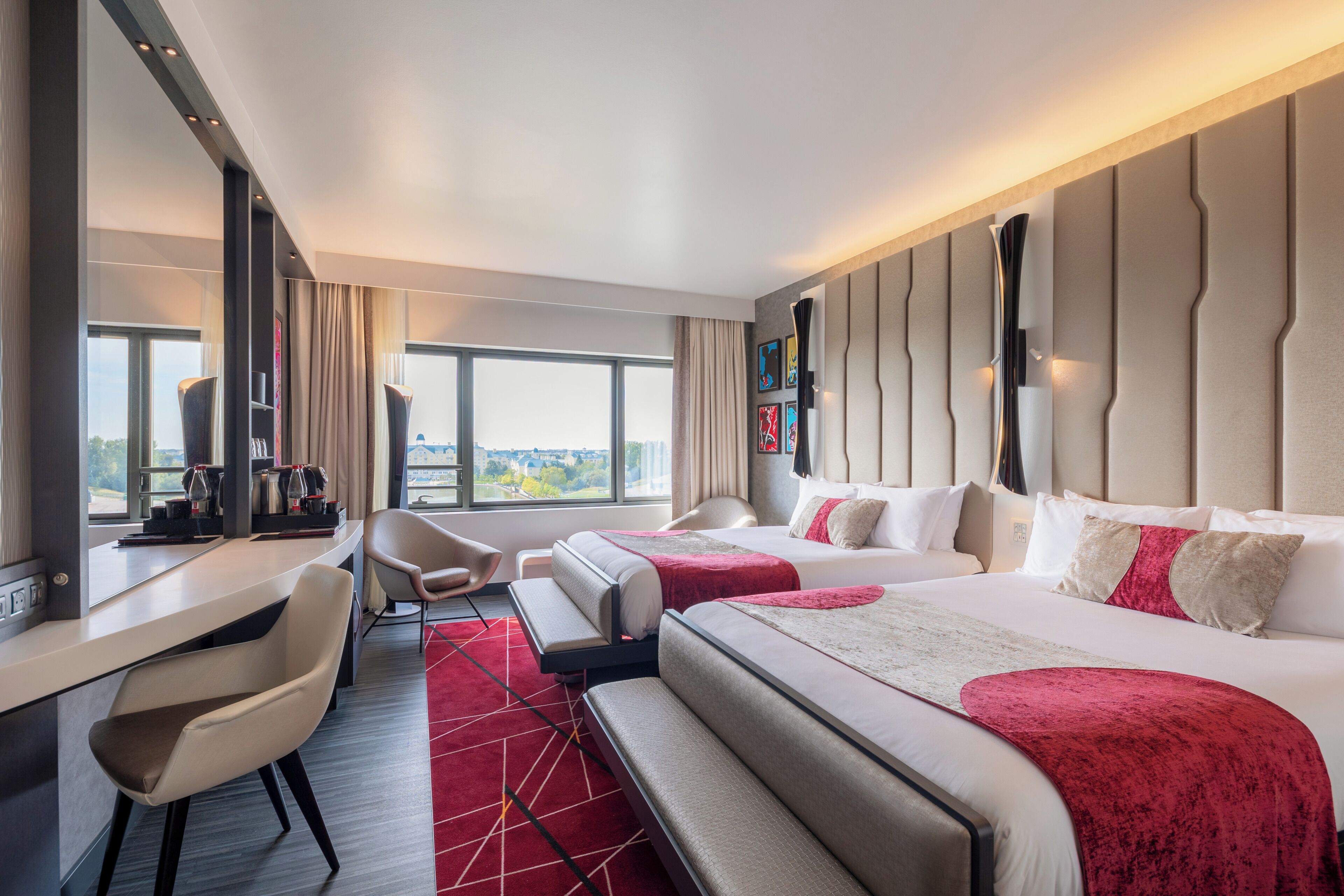 Photo - Disney's Hotel New York - The Art of Marvel