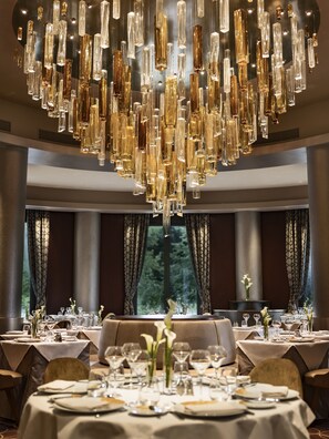 2 restaurants, serveren ontbijt, diner, internationale gerechten