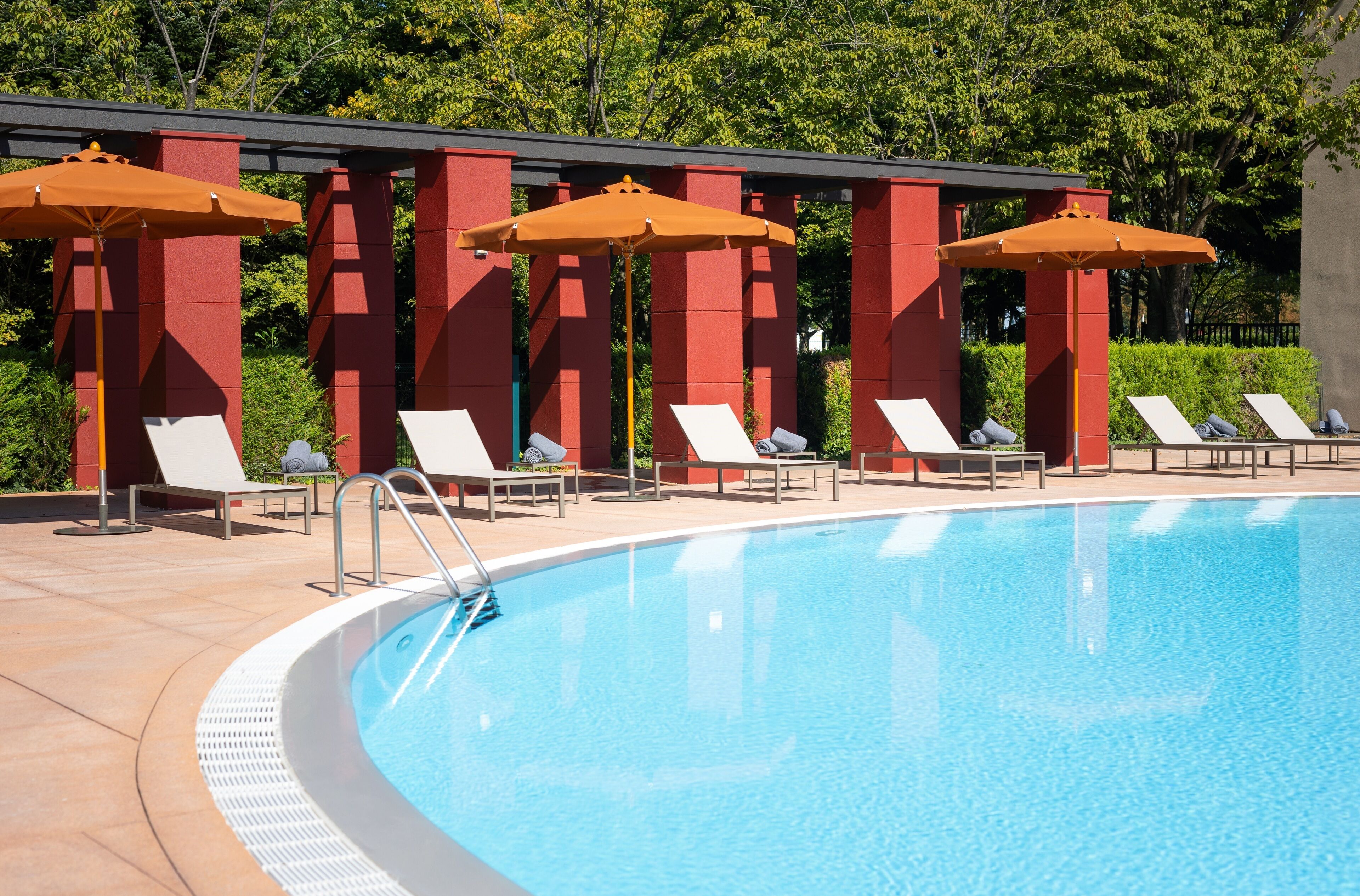 Indoor pool, seasonal outdoor pool, pool umbrellas, sun loungers