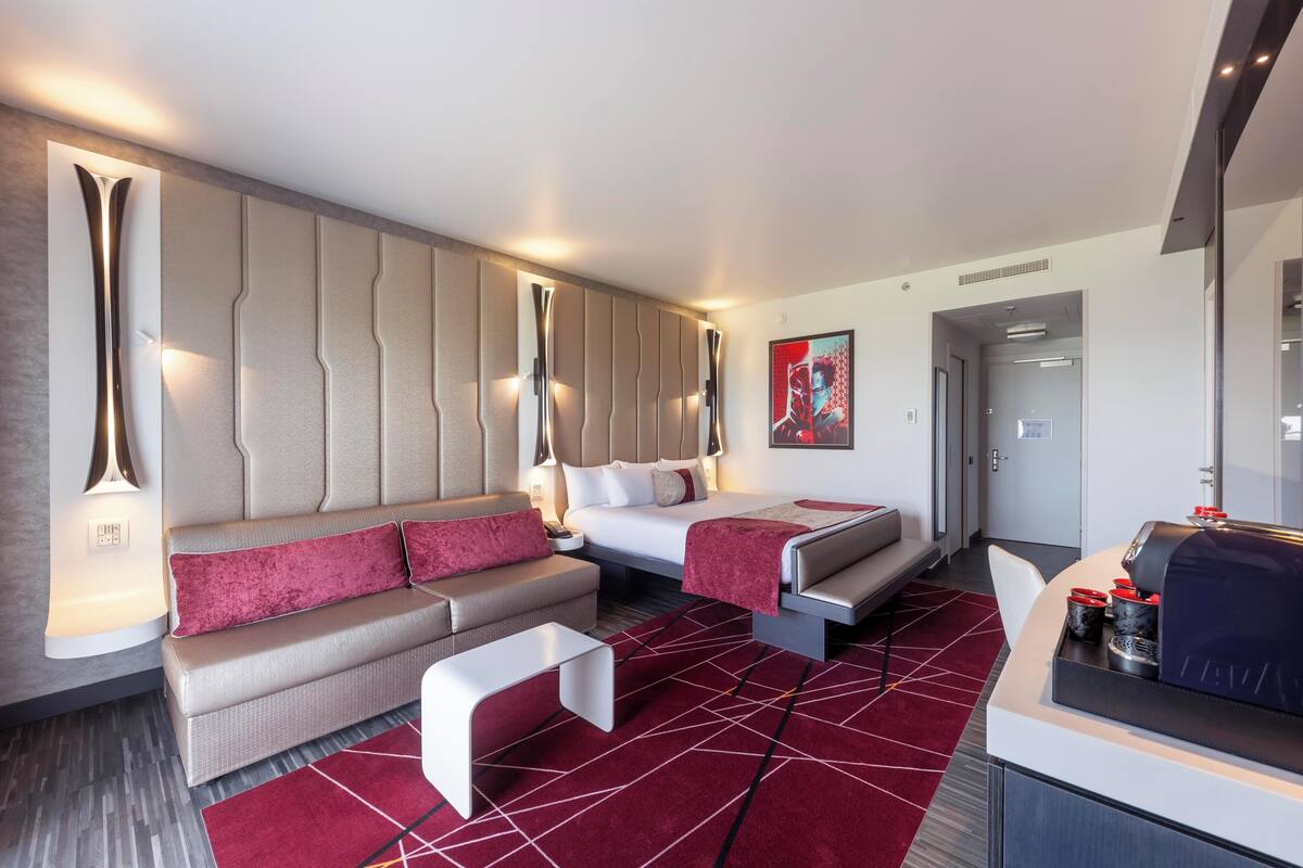 Premium bedding, in-room safe, desk, laptop workspace