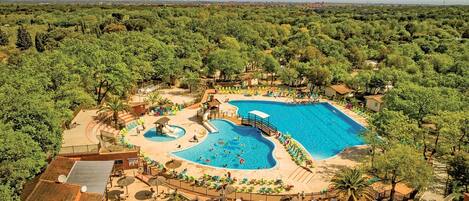 Outdoor pool, pool umbrellas, sun loungers