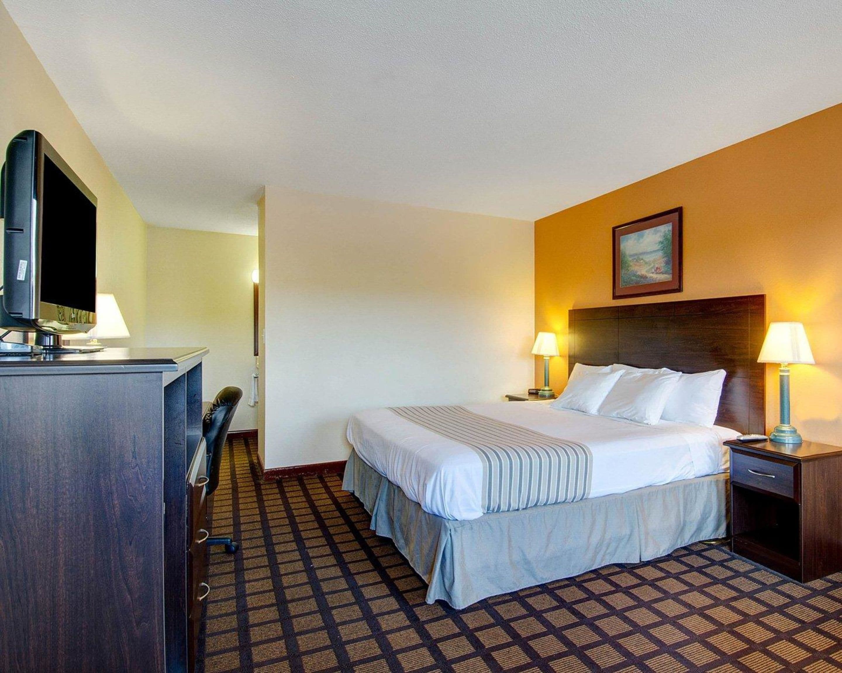 Photo - Econo Lodge Sharon - Foxborough