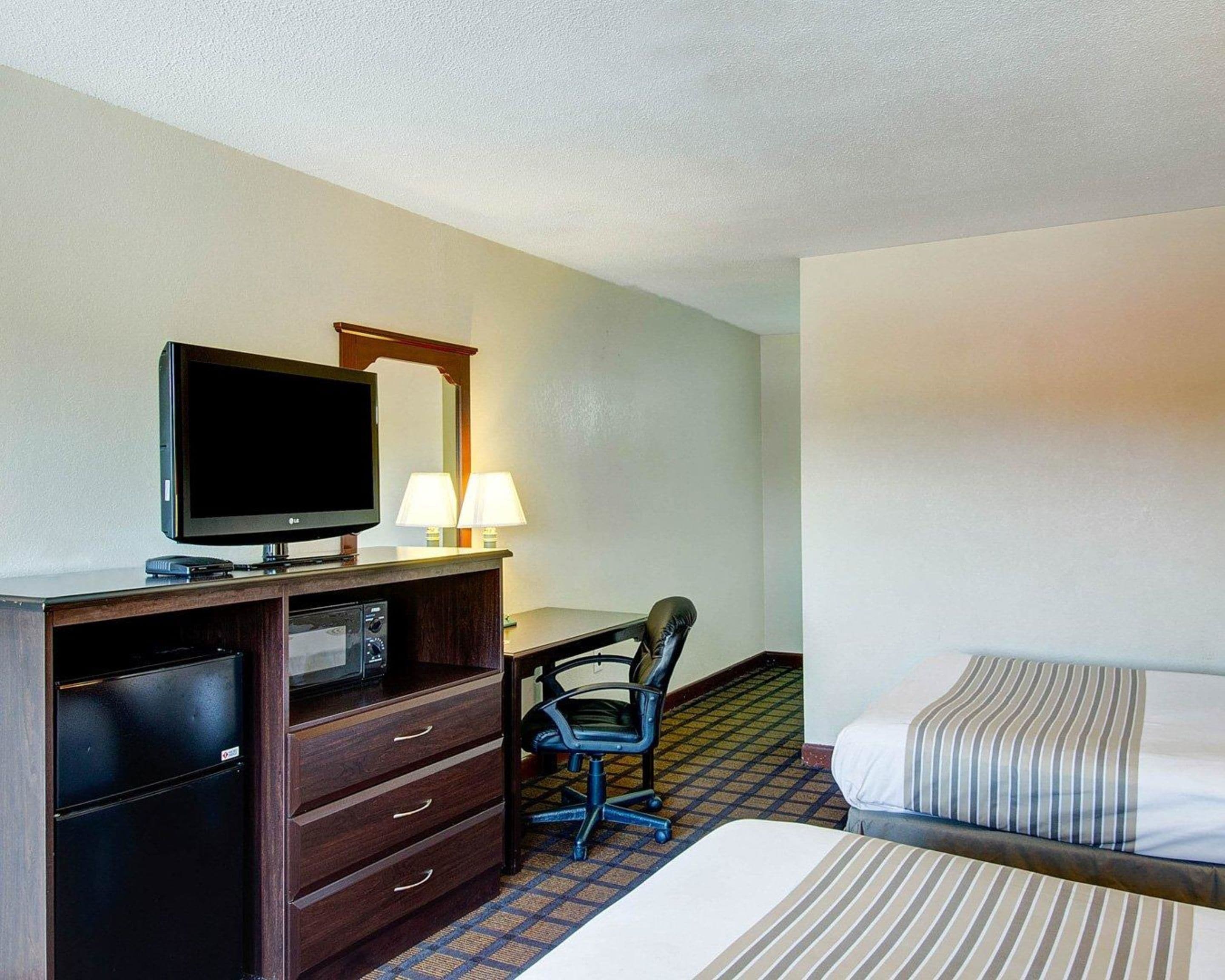 Photo - Econo Lodge Sharon - Foxborough