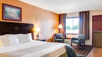 Bureau, fer et planche à repasser, lits bébé (gratuits)