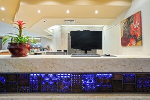 Lobby-lounge