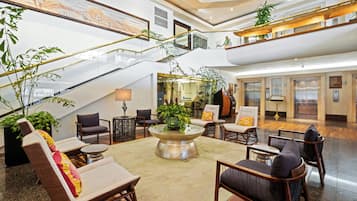Lobby-lounge
