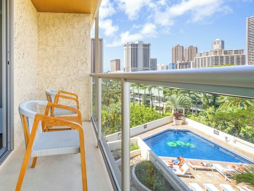 Luana Waikiki Hotel & Suites