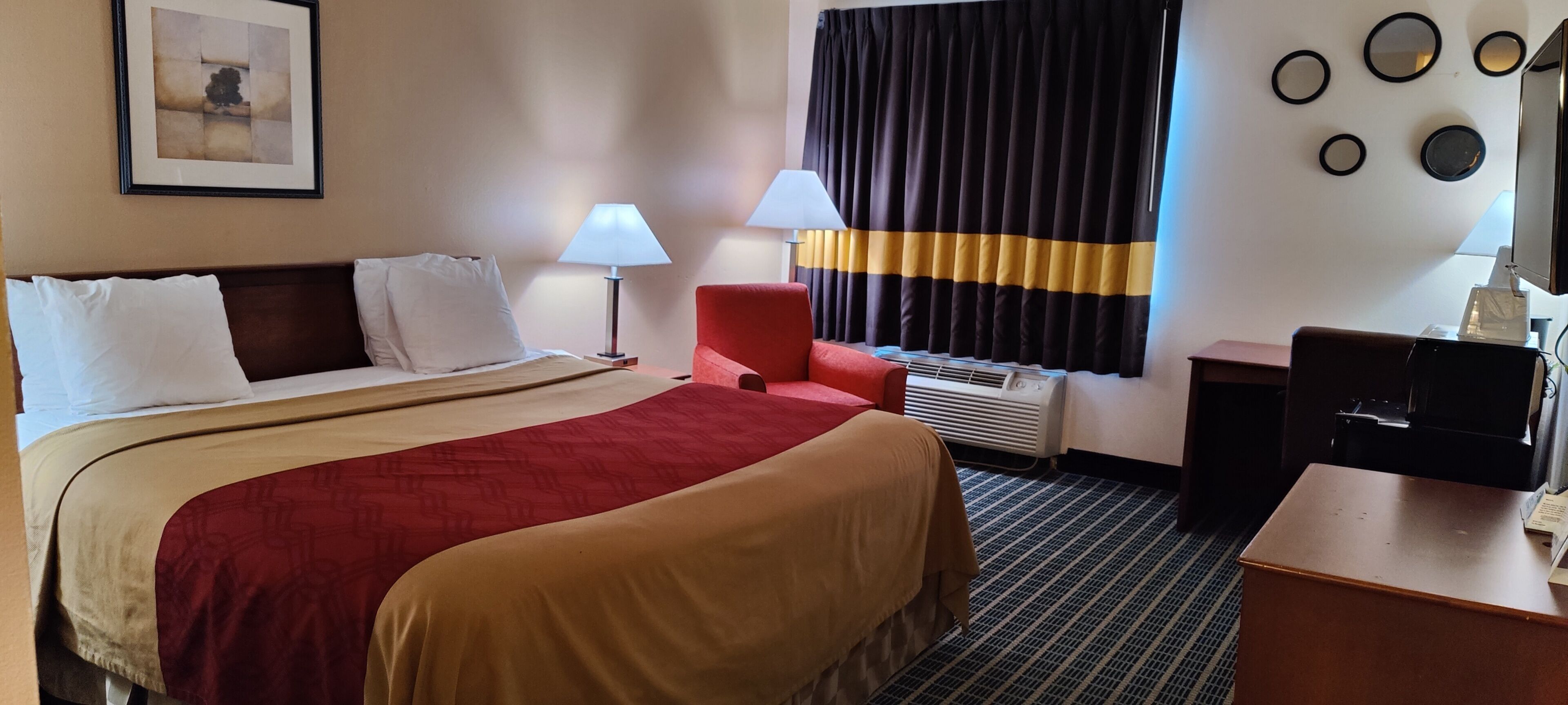 Hometown Inn & Suites