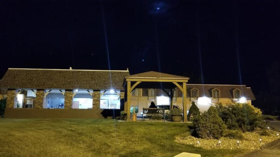 Hometown Inn & Suites