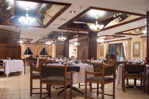 Breakfast, lunch and dinner served - Premier Hotel The Richards (Richards Bay)