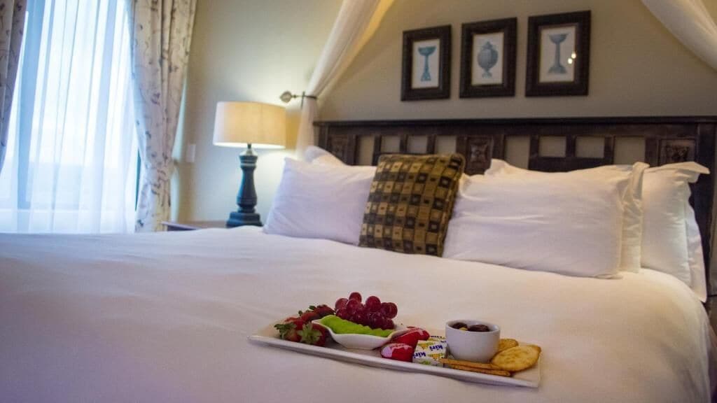 Suite, 1 kingsize bed | Luxe beddengoed, een kluis op de kamer, een bureau