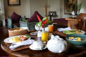 Tägliches inbegriffenes kontinentales Frühstück