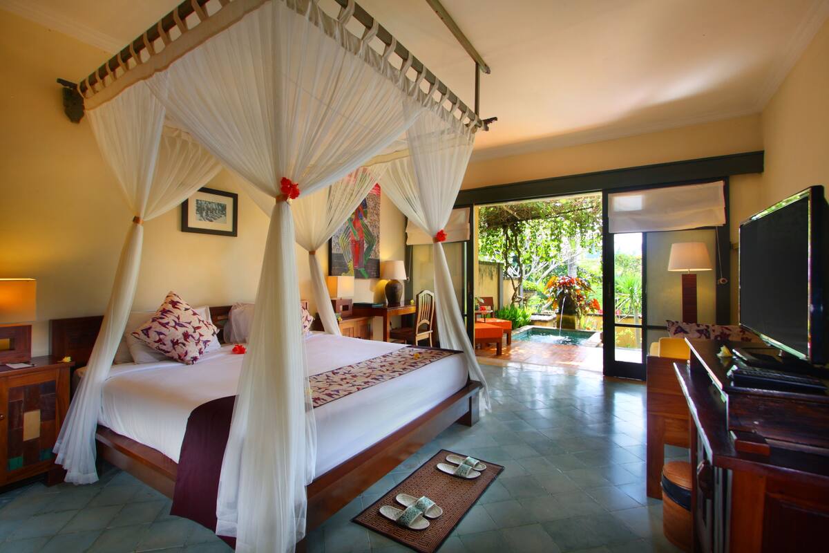 Villa, 1 Schlafzimmer, eigener Pool | Minibar, Zimmersafe, Schreibtisch, Bügeleisen/Bügelbrett