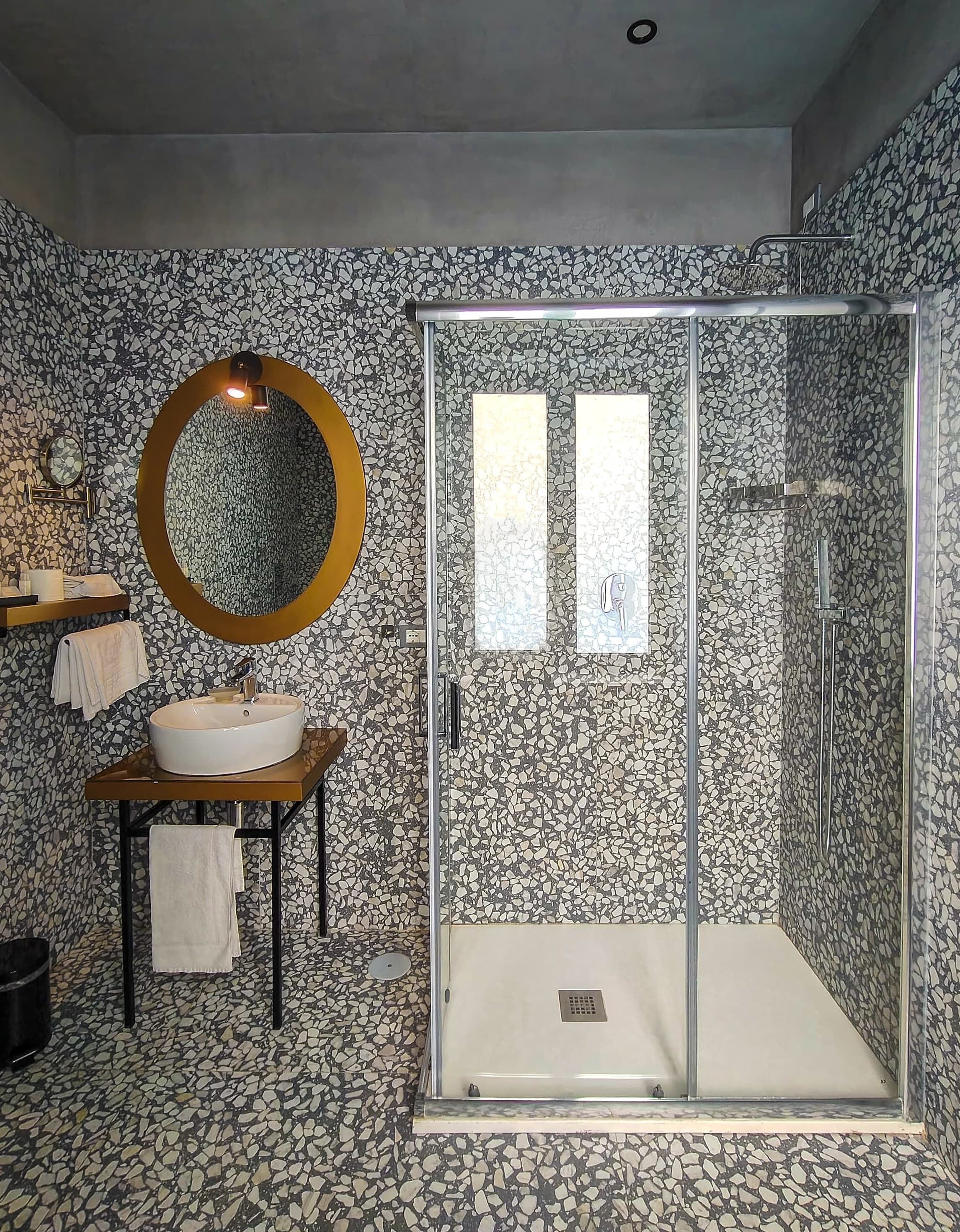 deluxe room | bathroom | free toiletries, hair dryer, bidet, towels