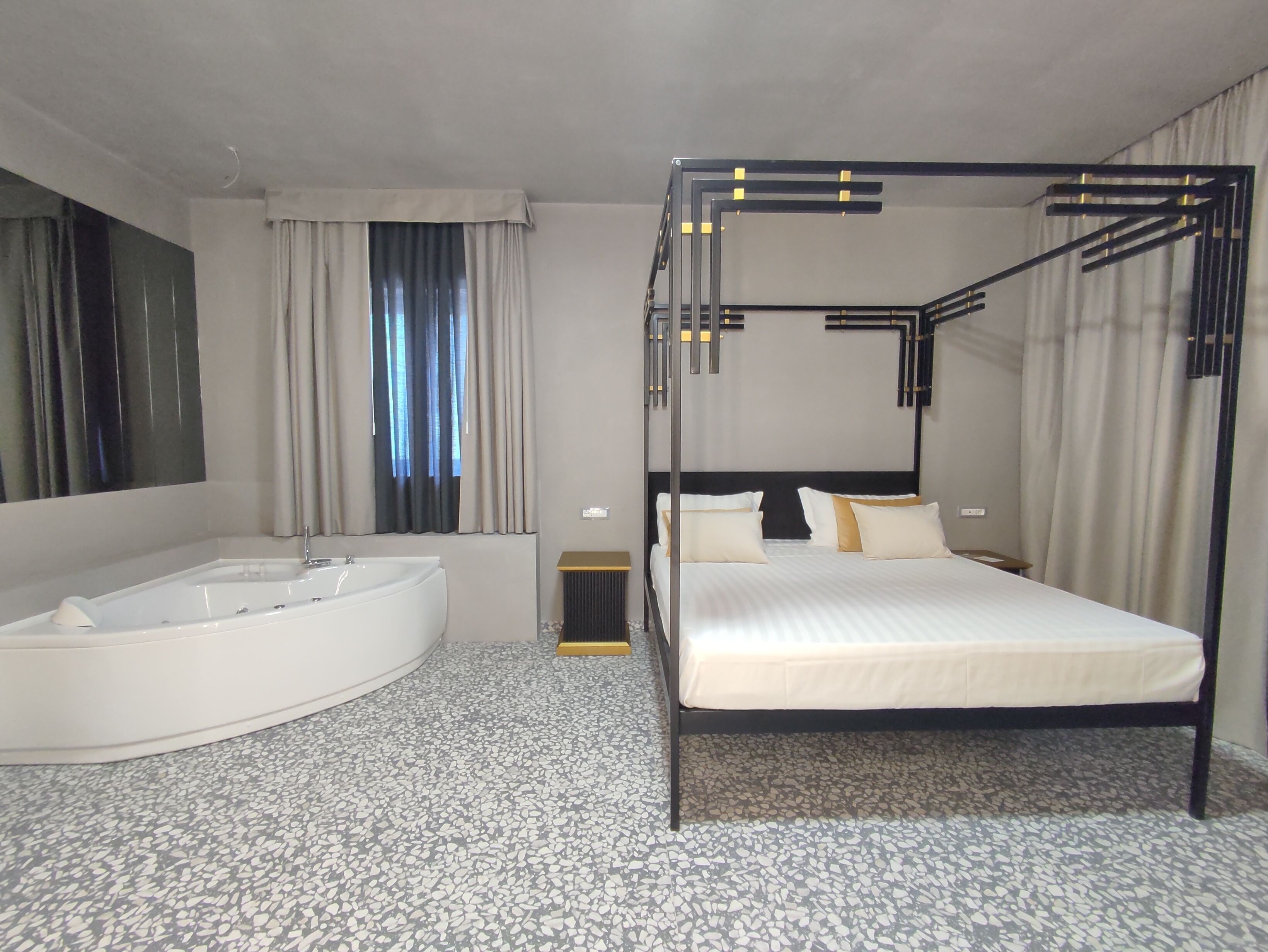 deluxe room | bathroom | free toiletries, hair dryer, bidet, towels