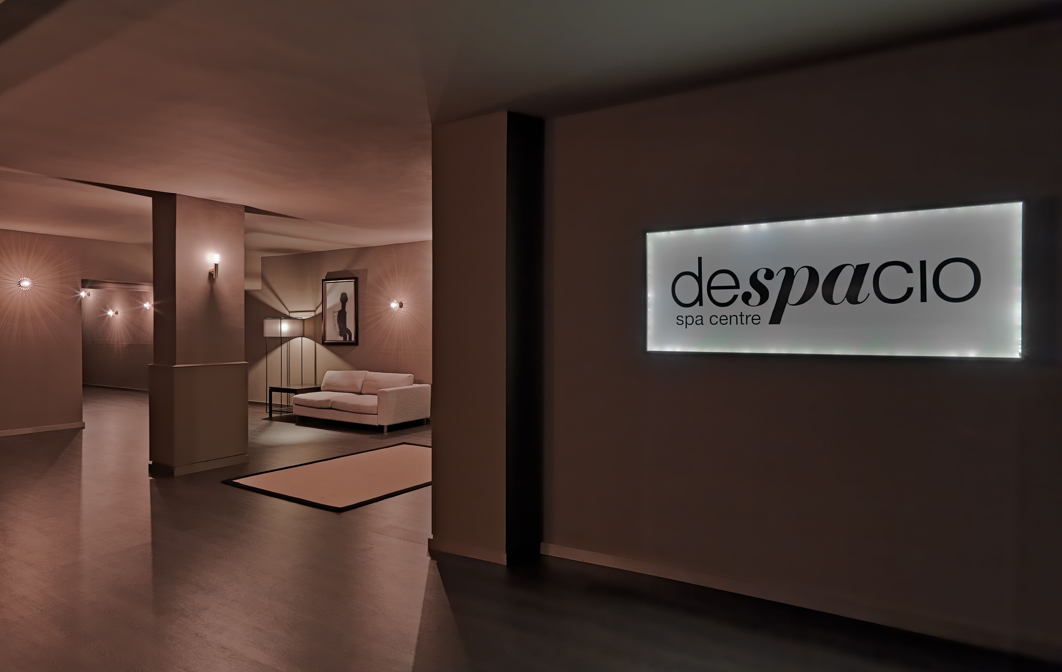 Behandelingskamers voor koppels, een sauna, een stoombad