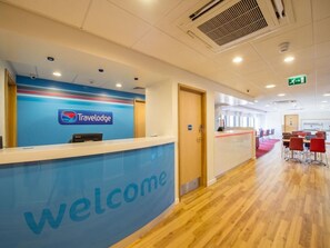 Lobby - Travelodge Harrogate (Harrogate)