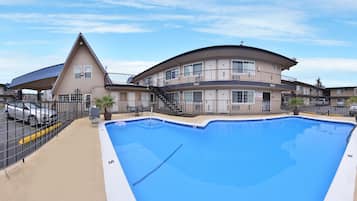 Seasonal outdoor pool