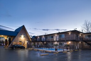 Exterior detail - University Inn & Suites (Eugene)