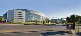 University Inn & Suites