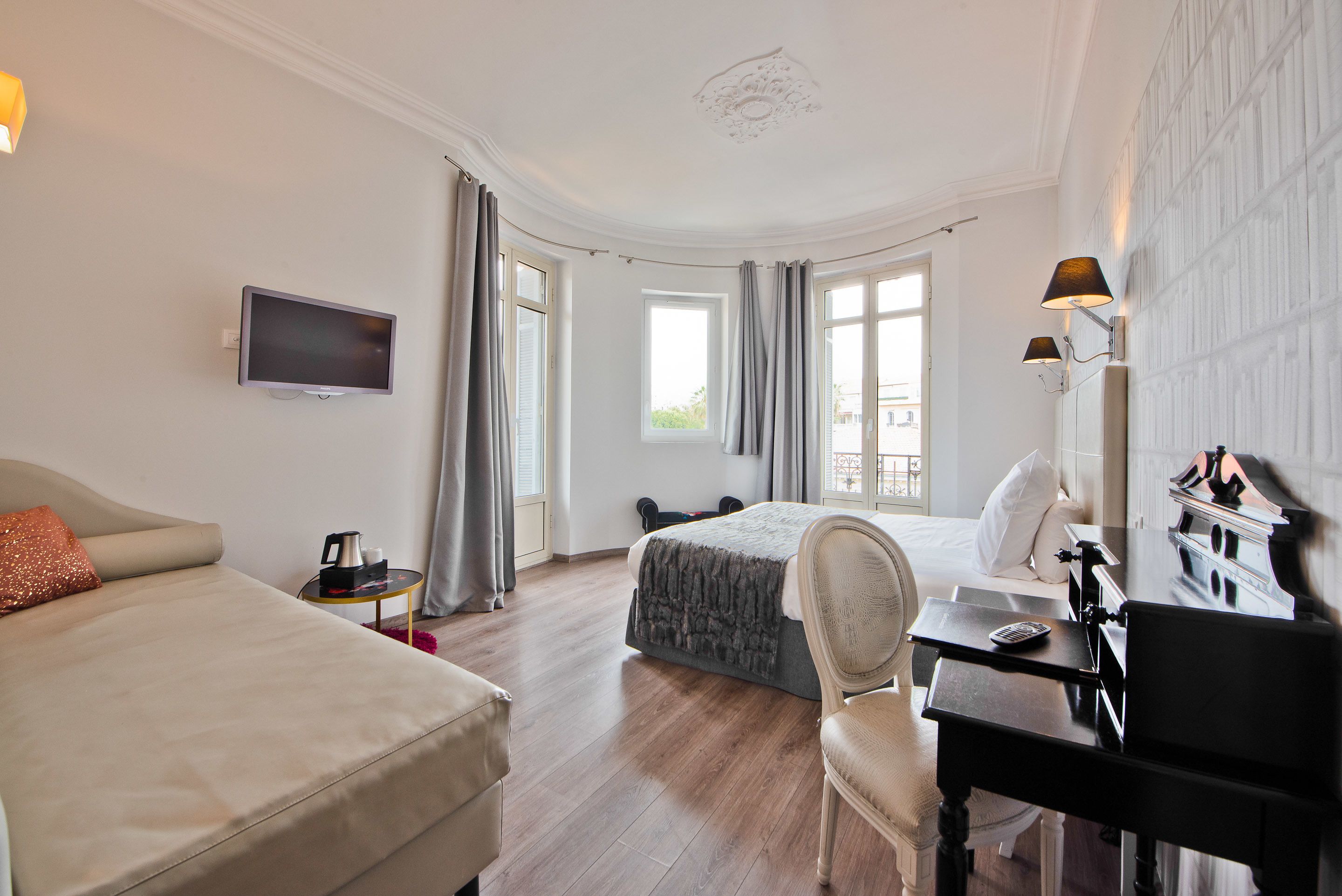 executive double room | 1 bedroom, in-room safe, desk, free wifi