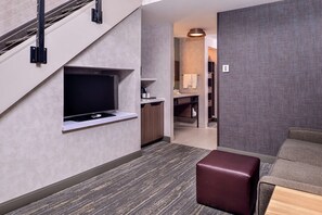 Suite, Multiple Beds | Living area | 42-inch TV with cable channels