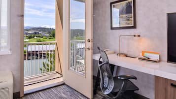 Room, 1 King Bed, Balcony, River View
