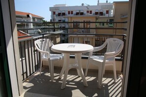Triple Room | Frette Italian sheets, hypo-allergenic bedding, desk, iron/ironing board - Hotel Panorama (Jesolo)