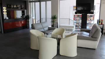 Double or Twin Room, Balcony, Sea View | Reception