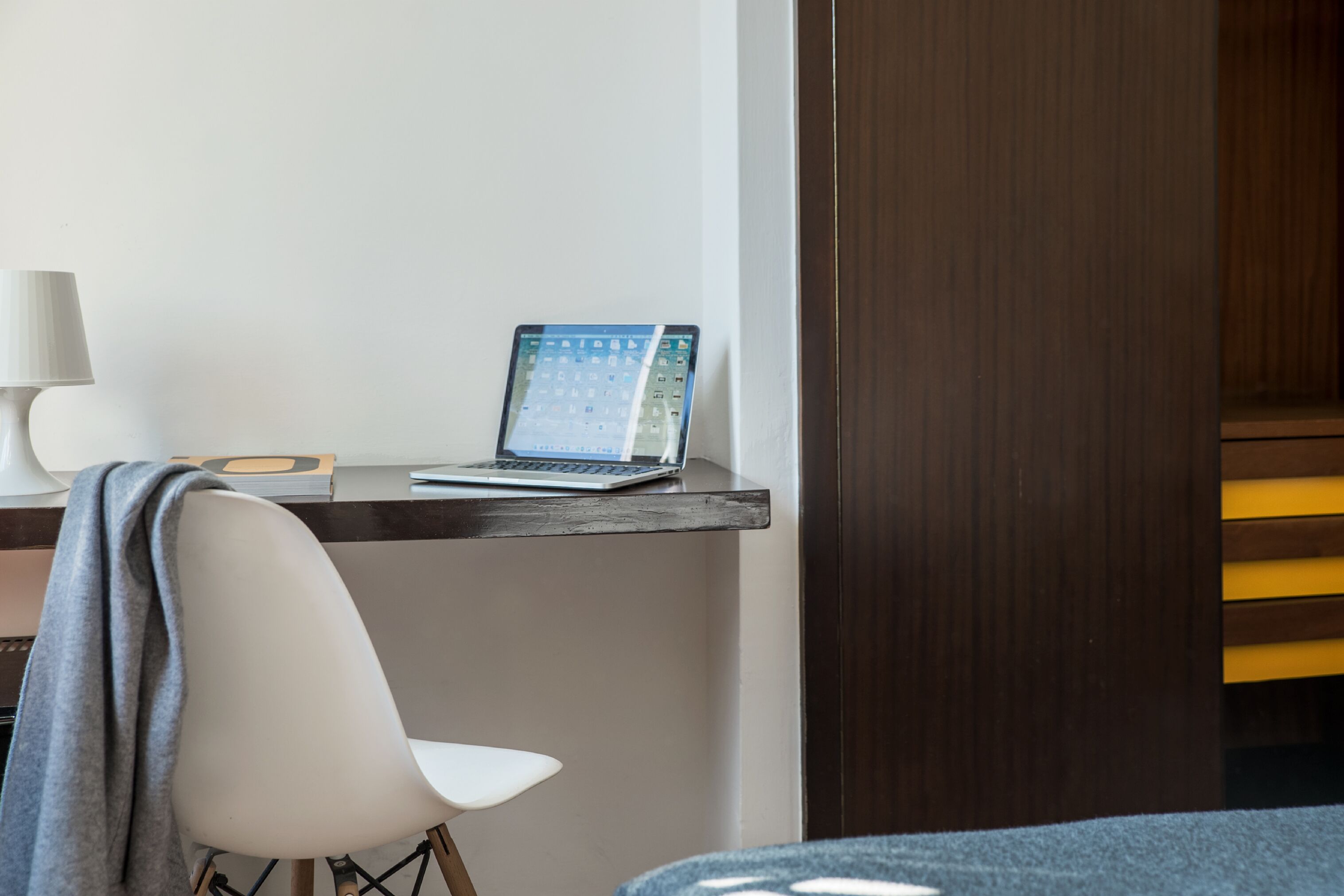 1 bedroom, desk, laptop workspace, soundproofing