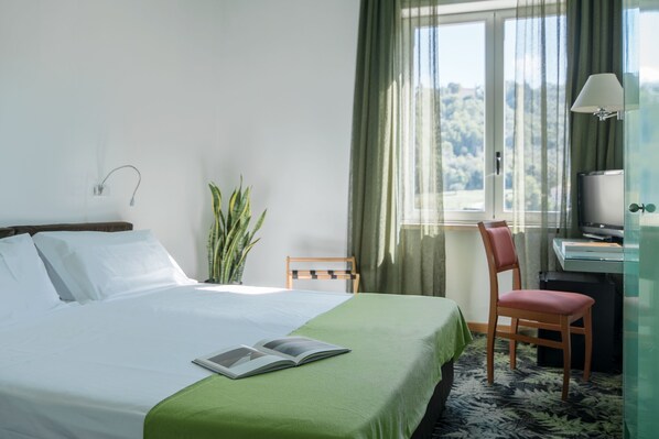 Double or Twin Room (Smart) | Desk, laptop workspace, soundproofing, free WiFi