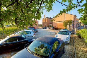 Free self parking - Hotel Riviera dei Dogi (Mira)