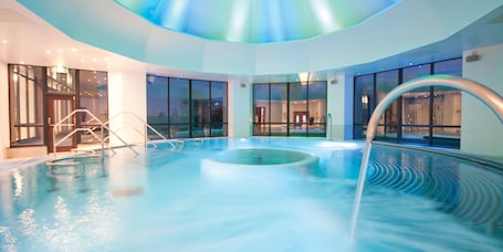 Indoor pool, sun loungers