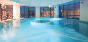 Een sauna, een bubbelbad, een stoombad, een Turks bad/hammam