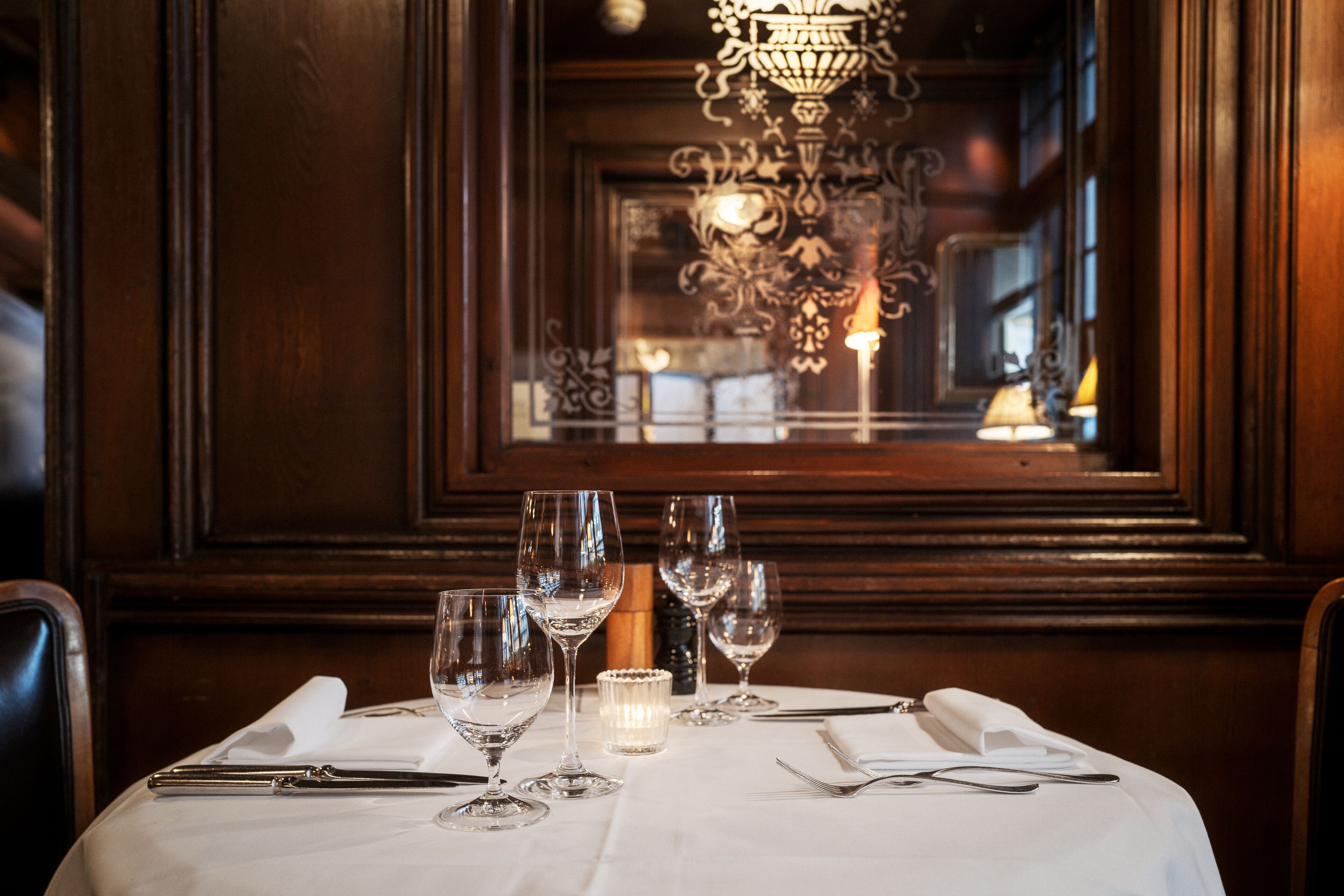 breakfast, lunch and dinner served