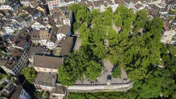 An aerial view of a densely packed urban area with a large green park surrounded by buildings.