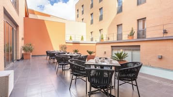 Daily buffet breakfast (EUR 13 per person)