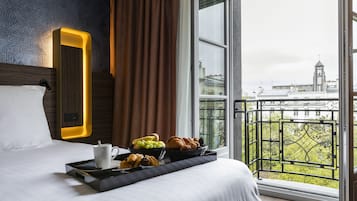 Superior Double Room | 1 bedroom, down duvets, minibar, desk