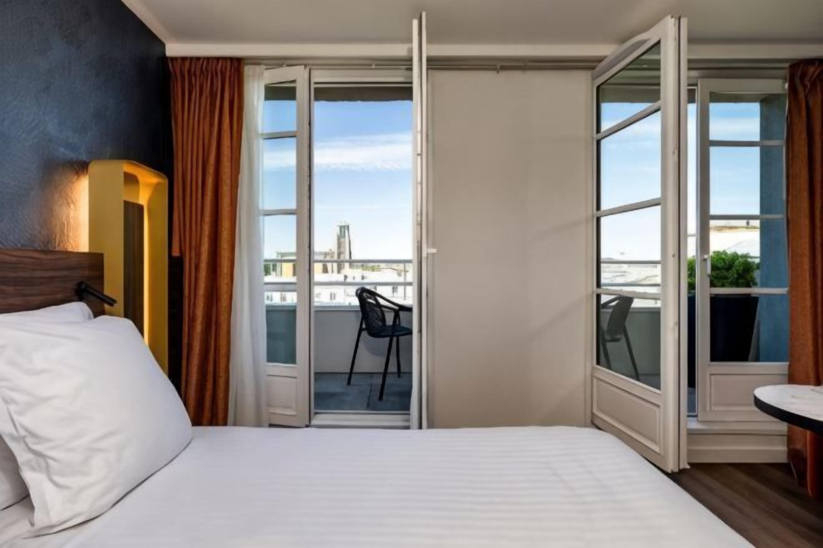 Down comforters, minibar, desk, soundproofing