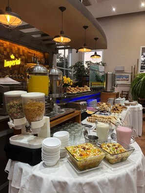 Dining - Howard Johnson Rio Ceballos Hotel Casino (Rio Ceballos)
