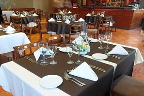 Restaurant - Howard Johnson Rio Ceballos Hotel Casino (Rio Ceballos)