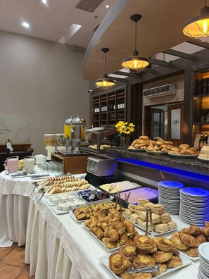 Dining - Howard Johnson Rio Ceballos Hotel Casino (Rio Ceballos)