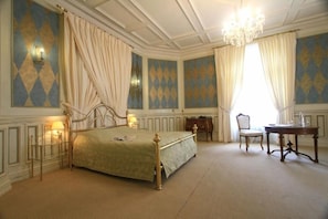 In-room safe, desk, iron/ironing board, free WiFi